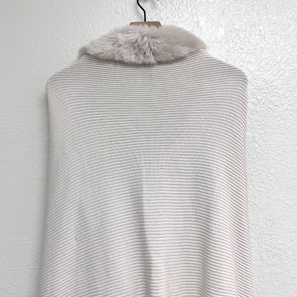 White House Black Market Fur Trim Knit Shawl/Formal Cardigan XS/S - Picture 8 of 10